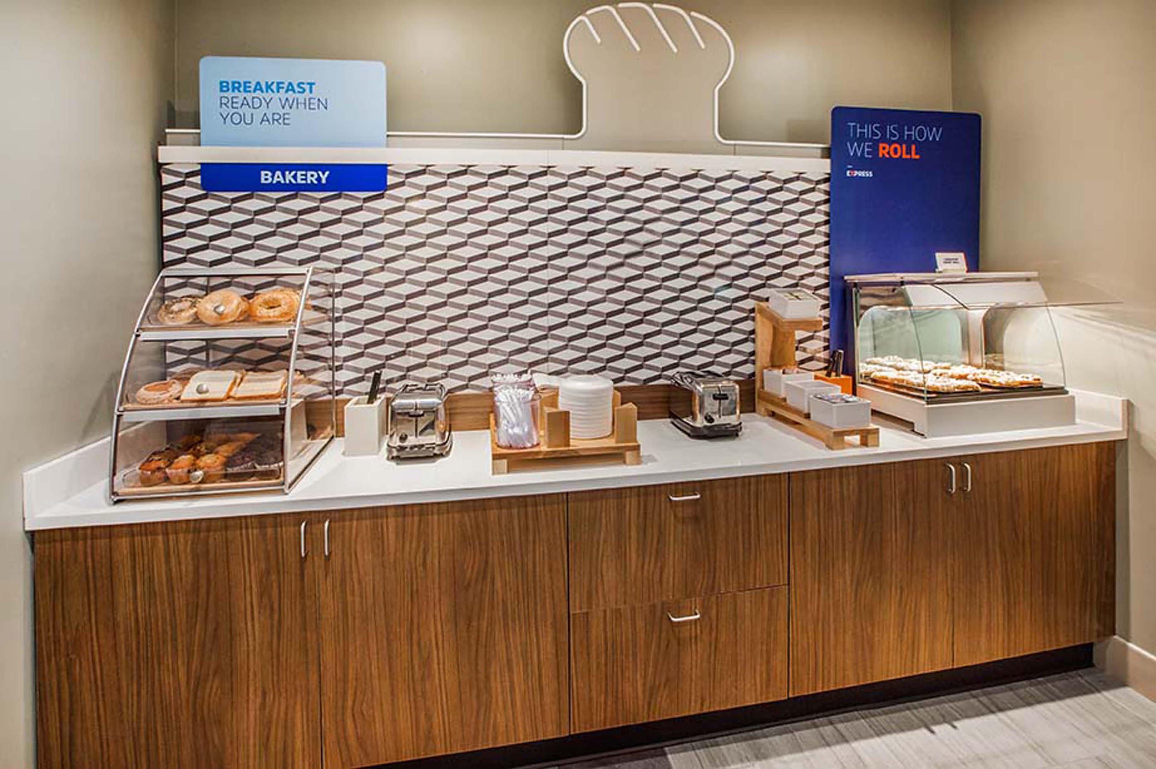 Holiday Inn Express & Suites I-26 & Us 29 At Westgate Mall By Ihg Spartanburg Bagian luar foto