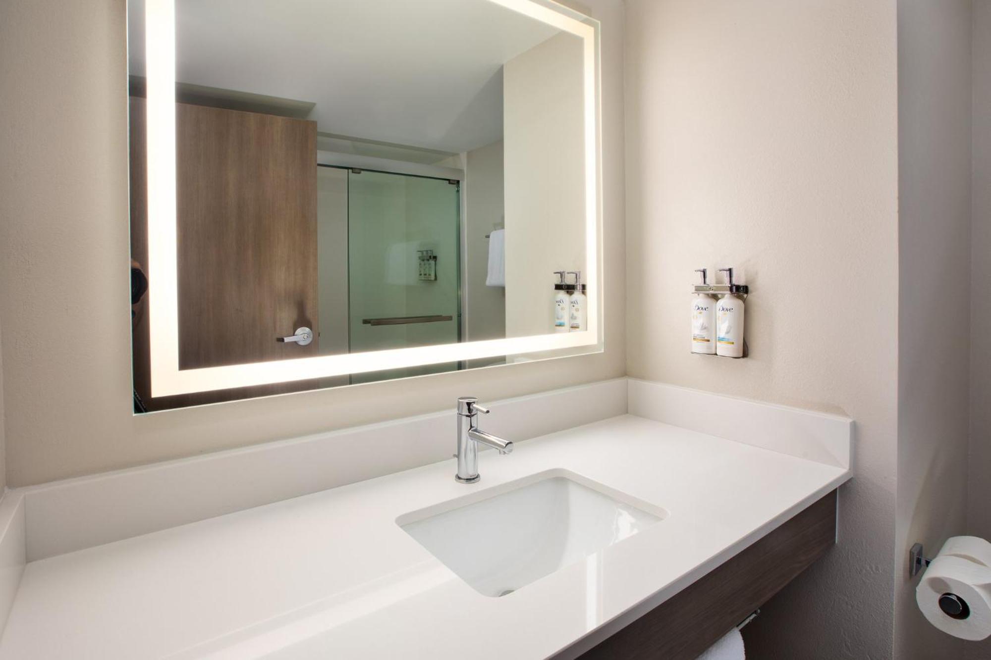 Holiday Inn Express & Suites I-26 & Us 29 At Westgate Mall By Ihg Spartanburg Bagian luar foto
